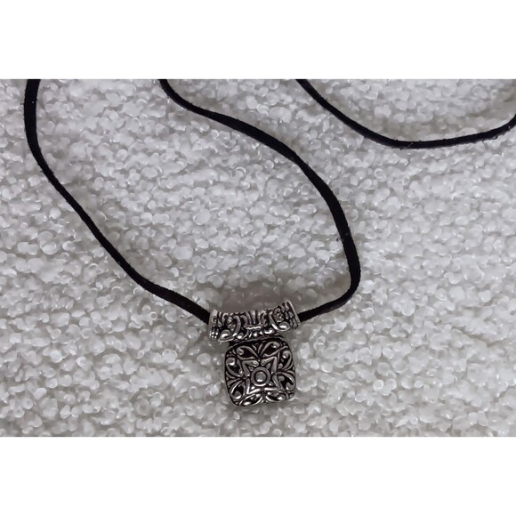 Premier Designs Black Suede Cord Etched Silver Tone Pendant Necklace 18-19.5 in - Picture 6 of 8